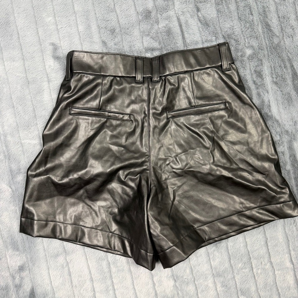 Abercrombie & Fitch Vegan Leather Pleated Shorts Black High Rise Womens Size M - Picture 2 of 9